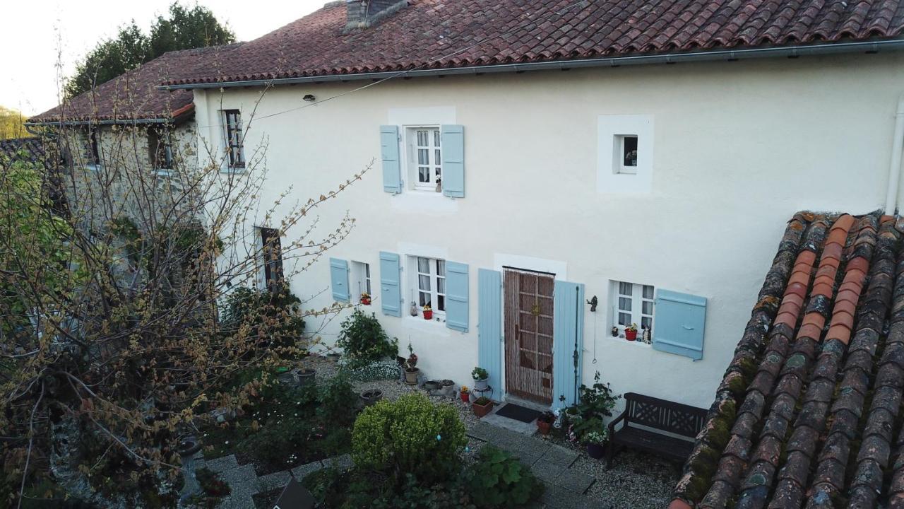 La Maison Des Fleurs Bed & Breakfast Montemboeuf Exterior photo